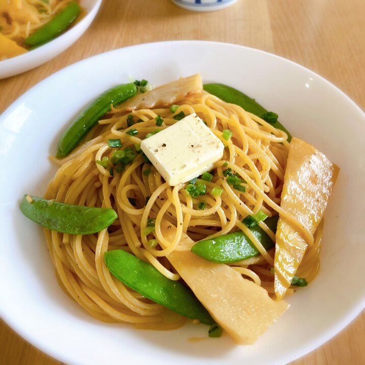 たけのことスナップえんどうのバター醤油パスタ